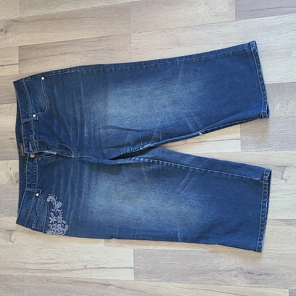 Capris - Picture 2 of 6